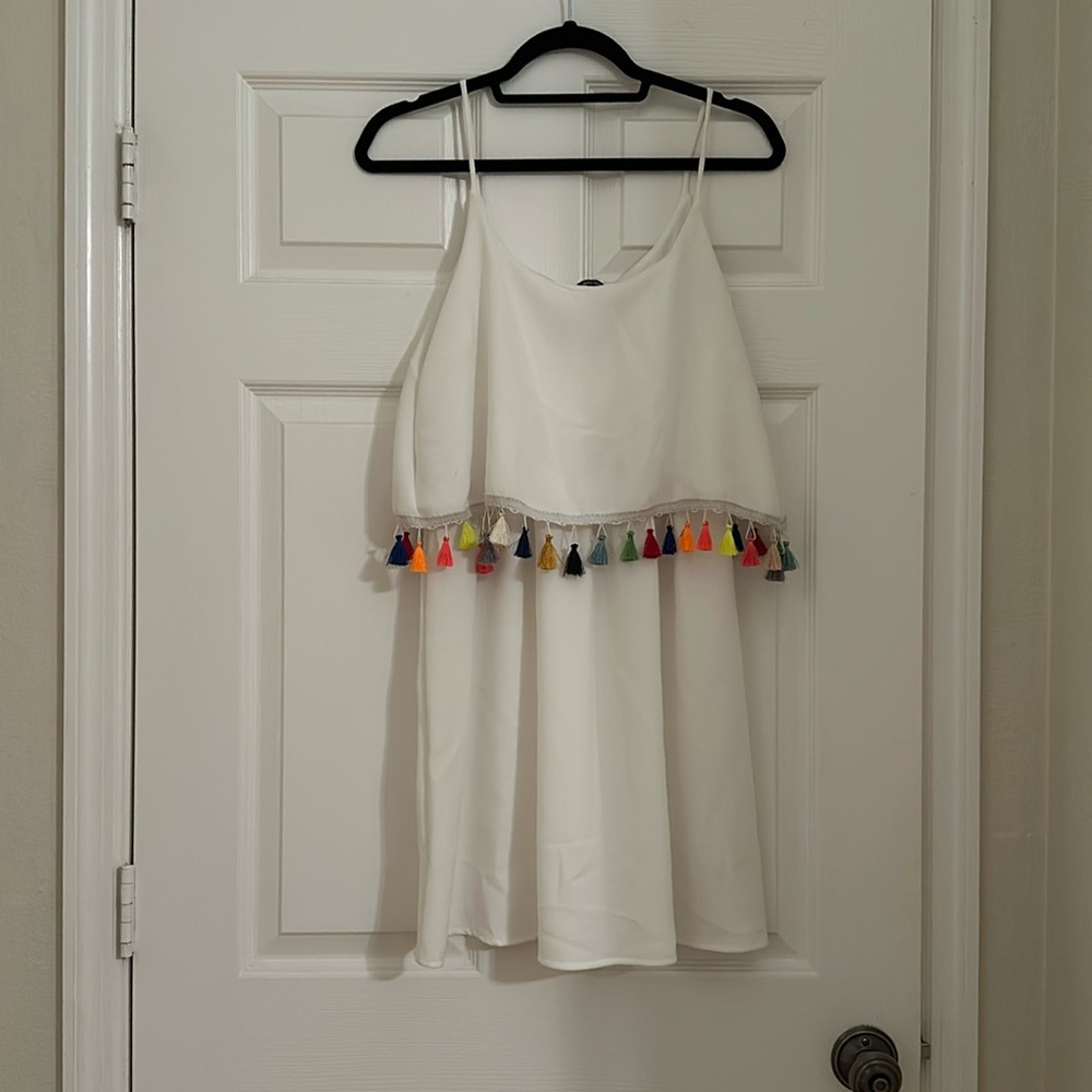NWT Liz & Honey white fun dress with tassels. Size L